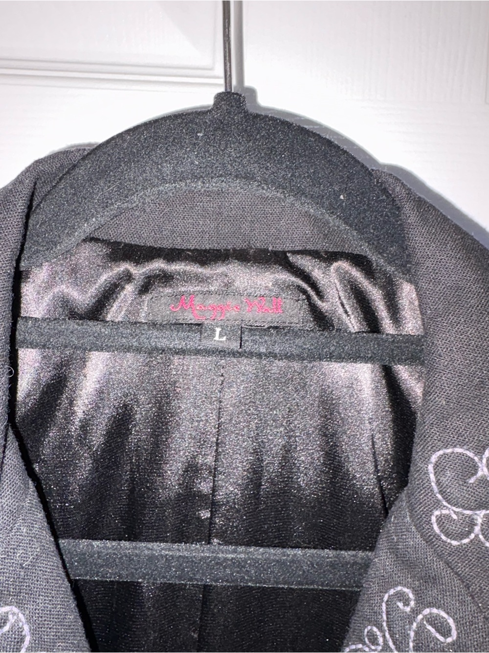 Absolutely Stunning Long Black Linen Button-Front Coat with Silk Lining - Picture 2 of 14